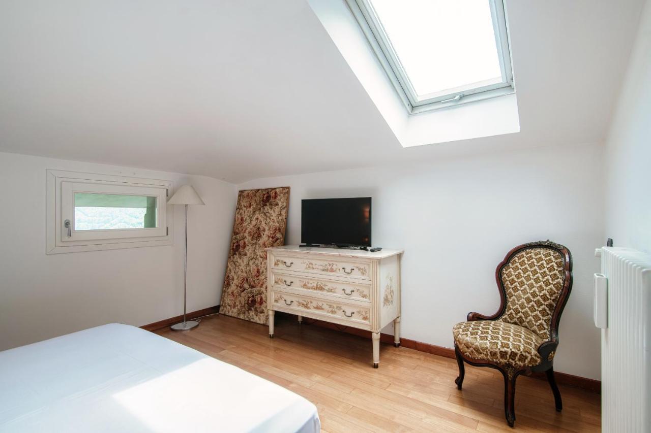 I D'A Charming Penthouse - Lake View- Como- House-130 Mt-2 Double Bedrooms And 2 Double Bathrooms A Spacious Living Room-Full Equipped Kitchen-Private Garden And Terrace-Private Covered Parking Dış mekan fotoğraf