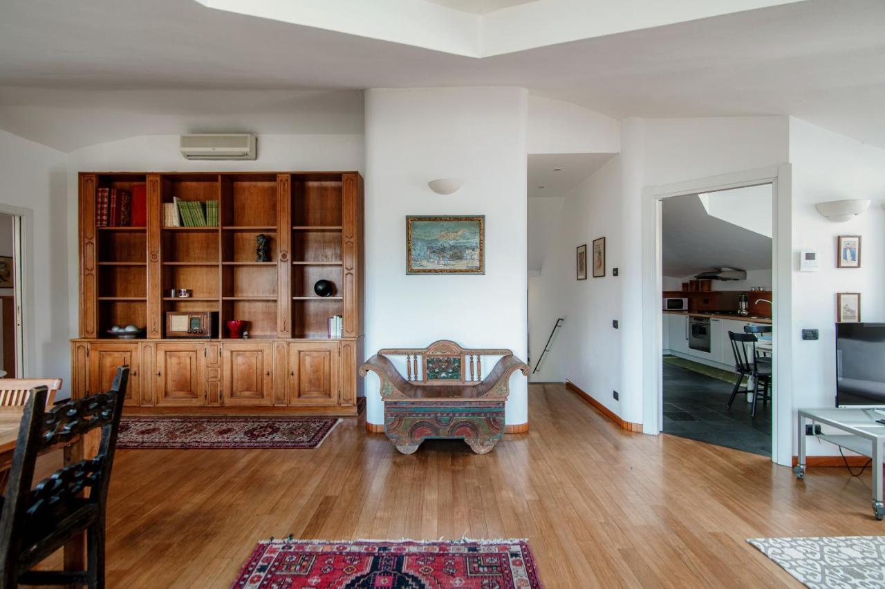 I D'A Charming Penthouse - Lake View- Como- House-130 Mt-2 Double Bedrooms And 2 Double Bathrooms A Spacious Living Room-Full Equipped Kitchen-Private Garden And Terrace-Private Covered Parking Dış mekan fotoğraf