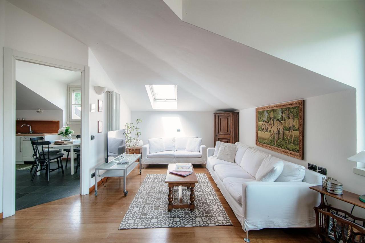 I D'A Charming Penthouse - Lake View- Como- House-130 Mt-2 Double Bedrooms And 2 Double Bathrooms A Spacious Living Room-Full Equipped Kitchen-Private Garden And Terrace-Private Covered Parking Dış mekan fotoğraf