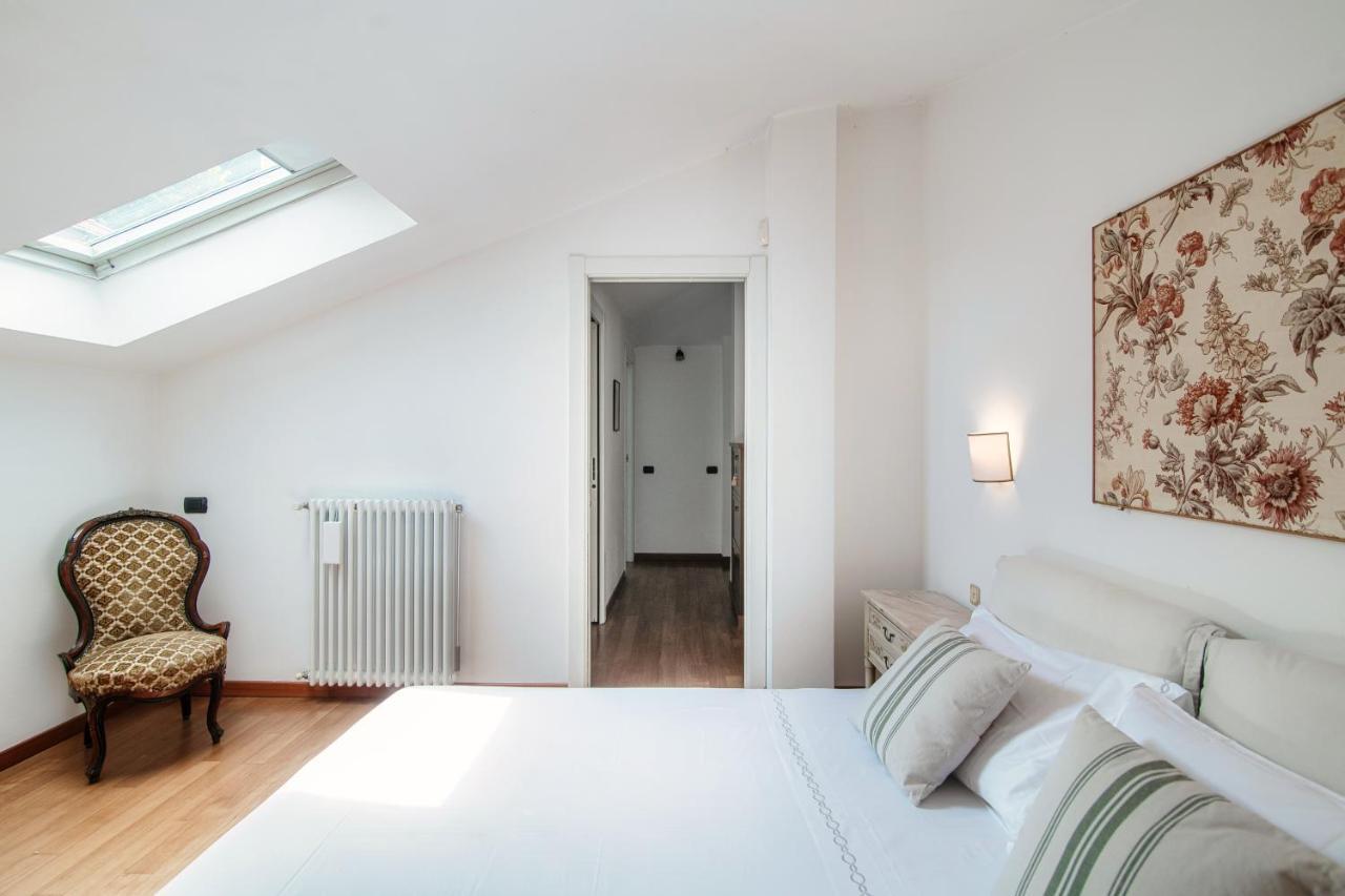 I D'A Charming Penthouse - Lake View- Como- House-130 Mt-2 Double Bedrooms And 2 Double Bathrooms A Spacious Living Room-Full Equipped Kitchen-Private Garden And Terrace-Private Covered Parking Dış mekan fotoğraf