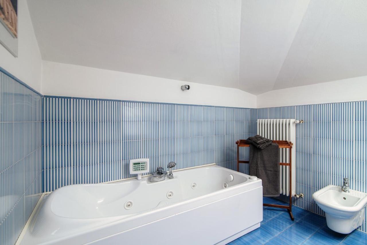 I D'A Charming Penthouse - Lake View- Como- House-130 Mt-2 Double Bedrooms And 2 Double Bathrooms A Spacious Living Room-Full Equipped Kitchen-Private Garden And Terrace-Private Covered Parking Dış mekan fotoğraf